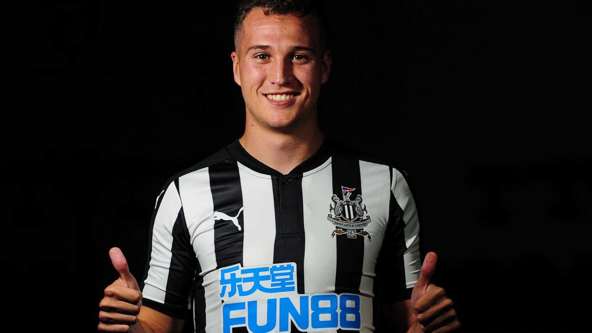 javier-manquillo-signs.jpg