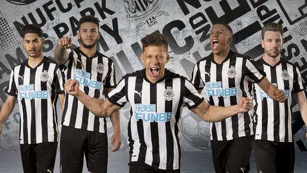 Players in the new kit.jpg