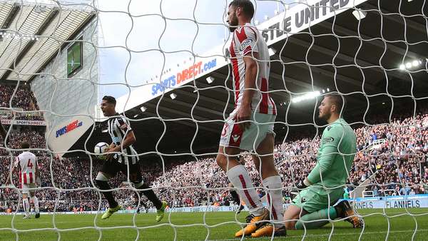 Ayoze Perez Stoke celebrates.jpg