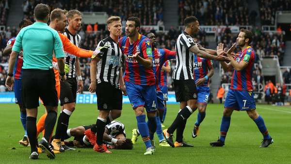 Yohan Cabaye Jamaal Lascelles Crystal Palace.jpg