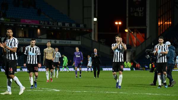 Blackburn applause.jpg